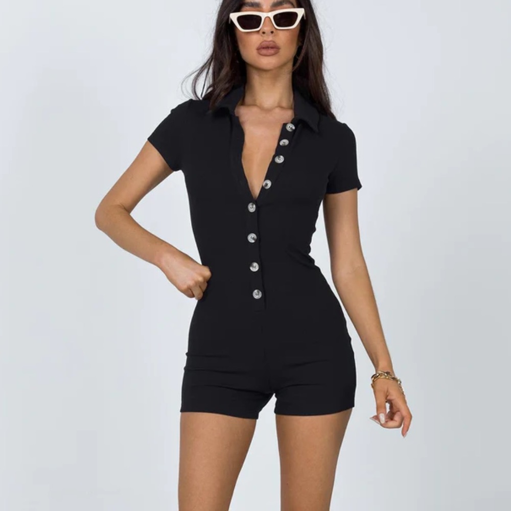 Princess Polly Button Up Romper Size 6
